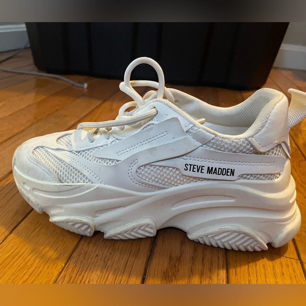 Steve Madden White Shoe
